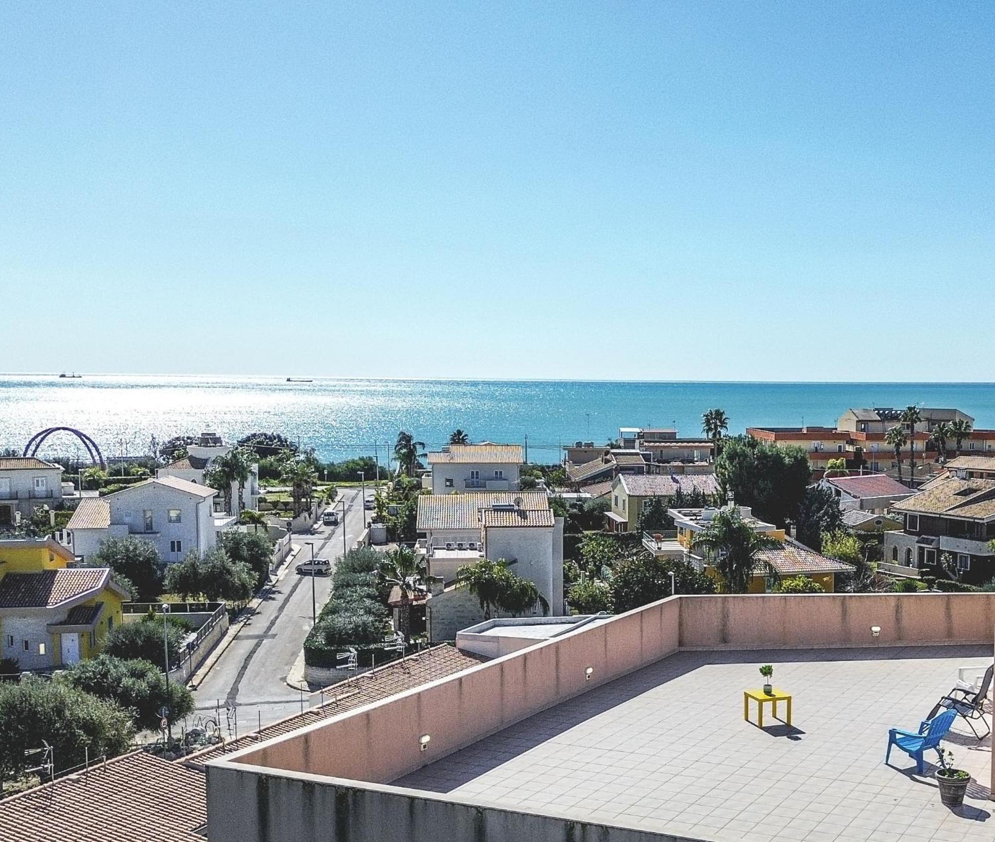 Attico Terrazza Cielomare Seaview Apartment Pozzallo Bagian luar foto